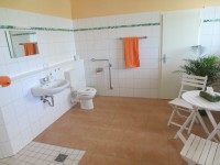 barrierefreies Bad der kleinen Wohneinheit